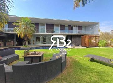 60947ed4ea5d1d3bacaafba558be51b6a23e2ec5 · Casa alto padrão e diferenciada com 05 suítes, 01 no térreo, no Condomínio Marambaia em Vinhedo/SP