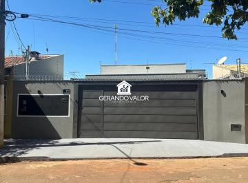 Casa · 100m² · 3 Quartos · 4 Vagas · Poucos metros da Av. Guaicurus com piscina e suíte com closet
