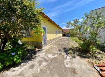 Casa de 1 quarto, Itanhaém · Casa com área gourmet e jardim em Itanhaém.