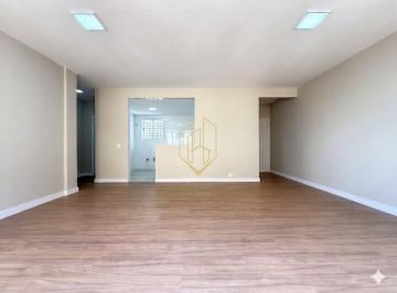 Apartamento de 3 quartos, Curitiba · Apartamento reformado com 3 quartos e 1 vaga no coração do Batel