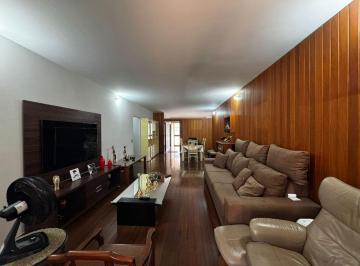 Casa de 4 quartos, Brasília · Casa de canto, vazada, com 339 m² - 05 quartos sendo 02 suites