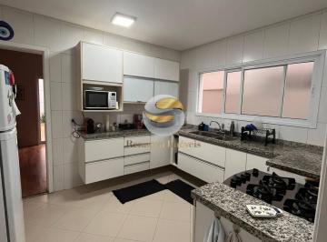 Casa · 158m² · 4 Quartos · 2 Vagas · Casa à venda em condomínio com excelente localização e infraestrutura.