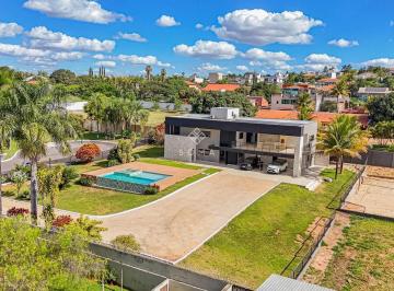 CASA PARK WAY - QUADRA 4-2 · EXCELENTE CASA ALTO PADRÃO DE 05 QUARTOS NA QUADRA 04 – PARK WAY