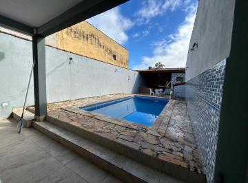 Casa de 2 quartos, Itanhaém · Casa com piscina e 2 quartos em Itanhaém.