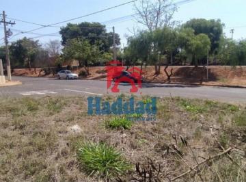Terreno · 129m² · MEIO LOTE DE ESQUINA Á VENDA