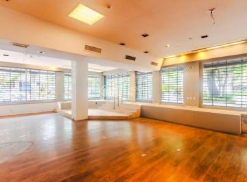 Comercial · 293m² · 1 Vaga · Imóvel de esquina, com alta visibilidade e intenso fluxo de veículos e pedestres, situado entre a Ru