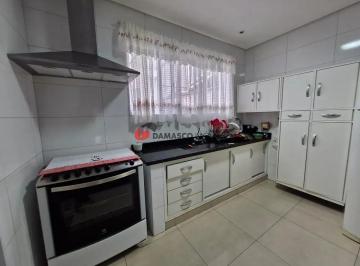 Casa · 329m² · 4 Quartos · 4 Vagas · Casa em Barcelona