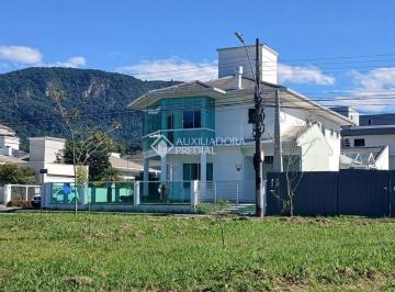 Casa · 328m² · 4 Quartos · 3 Vagas · Casa a venda no Pedra Branca: Onde o Luxo e a Natureza Encontram o Seu Lar