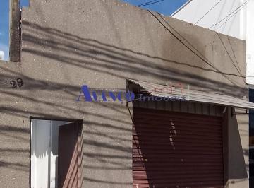 Casa · 138m² · 1 Quarto · Casa com salão comercial em ótima localização no bairro Vianelo