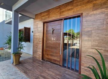 Casa · 70m² · 2 Quartos · 1 Vaga · Casa para Temporada em Garopaba | 2km da Praia Central e Completa para até 6 Pessoas