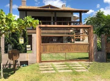 Foto 02 · Casa de Alto Padrão à Venda em Garopaba no Ferraz – 3 Dormitórios com Suíte e 297 m²