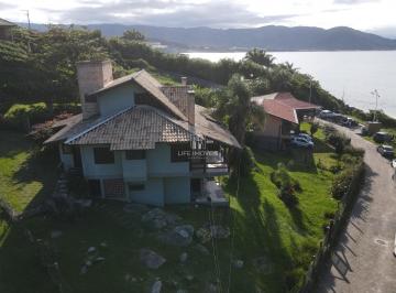 Foto 01 · Duas casas geminadas à venda em Garopaba/SC na Praia da Vigia a 80m do mar com vista