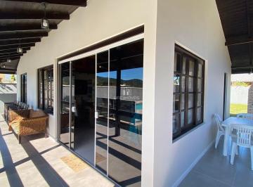 Casa · 100m² · 3 Quartos · 2 Vagas · Casa à Venda em Imbituba em Ibiraquera – 3 Dormitórios com Piscina e Área Gourmet
