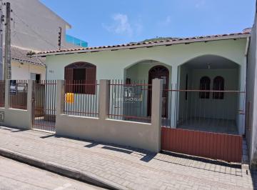 Foto 01 · Casa com 2 Residências à Venda em Laguna no Magalhães – 5 Dormitórios e Potencial de Renda