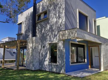 Foto 02 · Casa moderna à venda em Garopaba/SC no Ambrósio com 3 quartos e automação