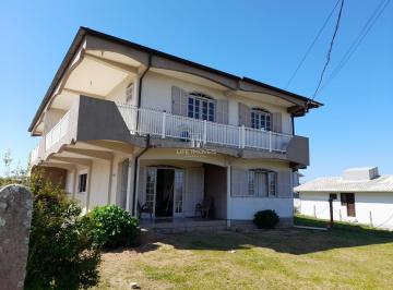 Foto 01 · Casa com 2 apartamentos à venda em Garopaba/SC no Centro a 1 km da praia