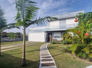 Casa · 200m² · 3 Quartos · 2 Vagas · Casa mobiliada para alugar em Garopaba/SC no Ambrósio com 3 quartos e área de lazer completa