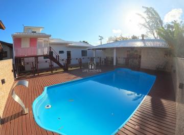 Foto 01 · Casa 3 dormitórios à venda em Imbituba/SC no Arroio com piscina e suíte