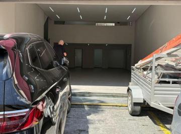Comercial · 198m² · 3 Vagas · Loja na Avenida Benedito Andrade, N. 94 • 198 m²