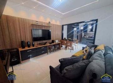Casa · 85m² · 2 Quartos · 2 Vagas · Vila Caiçara - Casa 02 dorms c/ piscina, 700 mts da praia 670 mil