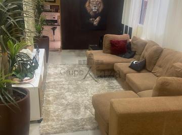 Casa · 320m² · 4 Quartos · 2 Vagas · Casa - Centro - Jacareí - 200m² - 4 Dormitórios.