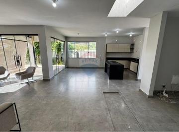 Casa · 190m² · 2 Quartos · 2 Vagas · Casa Térrea no Jardim Botânico com 190m² Construídos em Lote Plano de 663m² em Condomínio Fechado