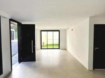 Casa · 256m² · 3 Quartos · 2 Vagas · Casa em Condomínio, com 256m², 3 Suítes, no Bairro Seminário