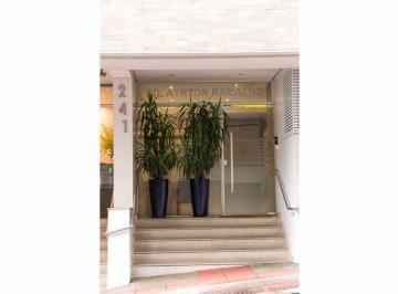 b1010c8064132fc7ff3f63c27e87a0f2efacd539 · Apartamento de 2 quartos no Centro de Florianópolis.