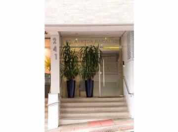 51023031d1e2b331cabc95e27299fb14364a9ea5 · Apartamento de 2 quartos no Centro de Florianópolis.