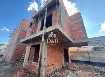 Casa · 116m² · 3 Quartos · 2 Vagas · Sobrado Triplex com Churrasqueira no Terraço