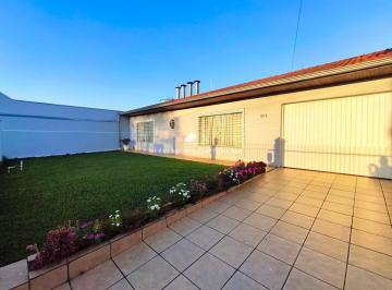 Casa · 240m² · 3 Quartos · 6 Vagas · Casa Padrão- bairro Águas belas