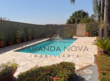 Casa · 200m² · 4 Quartos · 6 Vagas · Chacara com 3 Suites, Piscina e Ampla Area de Lazer no Jardim Itau