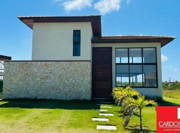 Casa · 304m² · 5 Quartos · 4 Vagas · Casa Padrão em Mata de São João