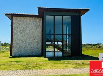 Casa · 236m² · 5 Quartos · 4 Vagas · Casa Padrão em Mata de São João