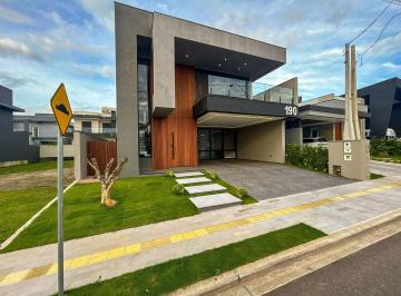 Casa · 283m² · 4 Quartos · 2 Vagas · Casa em Condomínio em Centro