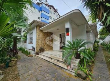 Casa · 260m² · 4 Quartos · 2 Vagas · Casa de esquina em Petrópolis Excelente Ponto Comercial