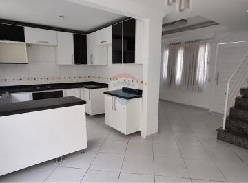 Casa · 116m² · 3 Quartos · 4 Vagas · "Encantador Sobrado para Aluguel no Uberaba, Curitiba"