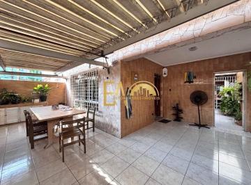 Casa · 97m² · 3 Quartos · 2 Vagas · Casa á venda com 3 quartos na Encruzilhada em Santos.