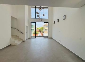 Casa · 230m² · 3 Quartos · 2 Vagas · Sobreposta Alta com 3 dormitórios sendo 1 suíte a venda no bairro do Embaré em Santos/SP.