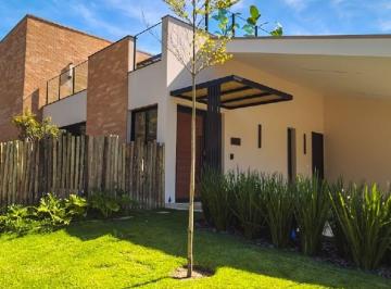 Casa de 3 quartos, Indaiatuba · Casa com alma de lar: 3 suítes, piscina e muito aconchego no Condomínio Evidências. Indaiatuba