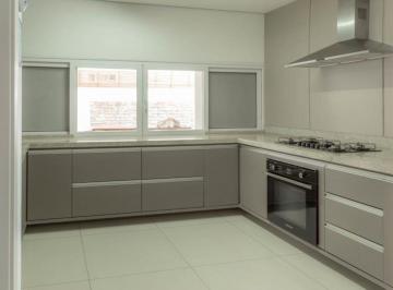 Casa de 3 quartos, Mogi das Cruzes · Casa com 300 m² 3 quartos à venda em Vila Brás Cubas