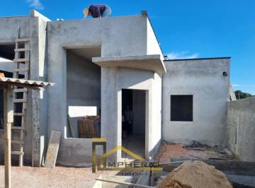 Foto 01 · Imperdível casa à venda em Araucária-PR, bairro Capela Velha: 3 quartos, sala ampla, 2 vagas de gara