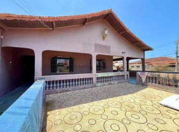 Casa de 3 quartos, Peruíbe · Casa com 3 quartos e área gourmet em Peruíbe.