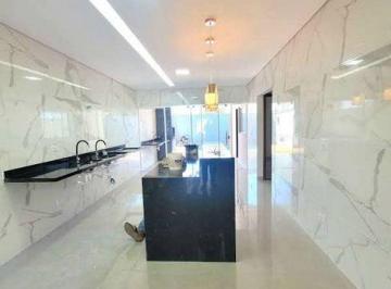 Casa de 3 quartos, Embu das Artes · Casa com 250 m² e 3 quartos à venda em Jardim Sílvia