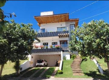 Casa de 3 quartos, Taubaté · “Casa Exclusiva com Vista Linda e Integração Perfeita”