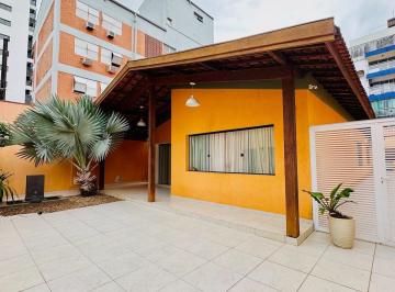 Casa · 230m² · 4 Quartos · 3 Vagas · Casa a Venda na Enseada no Guarujá | QVista Inteligência Imobiliária Guarujá
