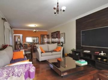Casa · 205m² · 4 Quartos · Casa em rua tranquila em excelente localização. O melhor beneficio do custo.
