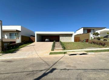 f1e304572a66e4b994defceb0bc200dd09990903 · Casa Terrea 375m², 3 Suítes, 1 Master banheira e Piscina