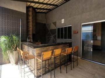Casa · 208m² · 3 Quartos · 5 Vagas · Casa com piscina aquecida e 208m² à venda no Guanabara