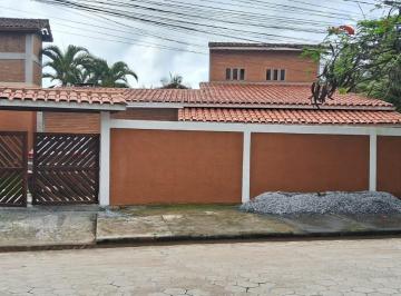 Frente casa · Casa quase pé na areia (quadra mar) excelente localização, praia do Capricórnio